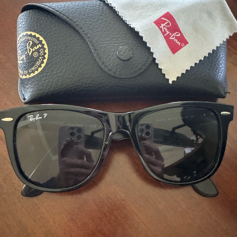 Ray-Ban Black Wayfarer Polarized Sunglasses
